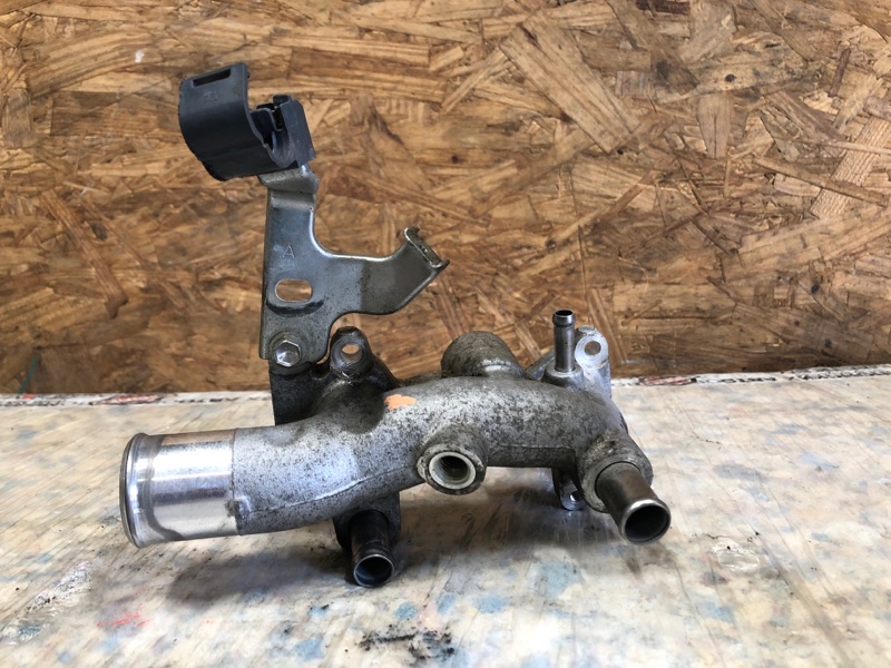 Фланец системы охлаждения TOYOTA SIENNA 11-16 2015 Минивэн 3.5 2GR-FE 16331-31150 Б/У