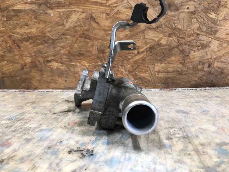 Фланец системы охлаждения SIENNA 11-16 2015 Минивэн 3.5 2GR-FE