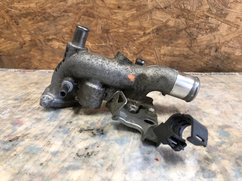 Фланец системы охлаждения SIENNA 11-16 2015 Минивэн 3.5 2GR-FE