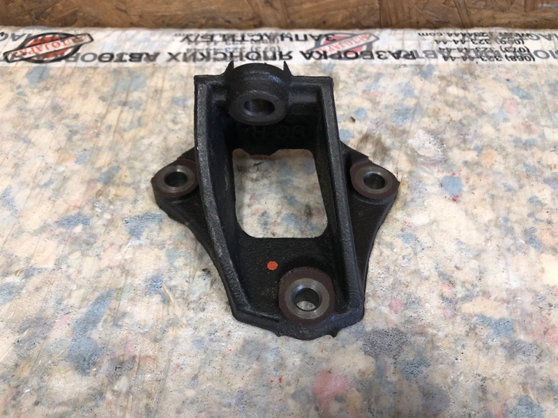 Кронштейн двигателя передний TOYOTA SIENNA 11-16 2015 Минивэн 3.5 2GR-FE 12311-0P070 Б/У