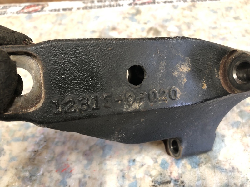 Кронштейн двигателя правый SIENNA 11-16 2015 Минивэн 3.5 2GR-FE