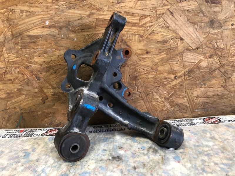 Цапфа задняя правая TOYOTA VENZA 09-16 Минивэн 3.5 2GR-FE