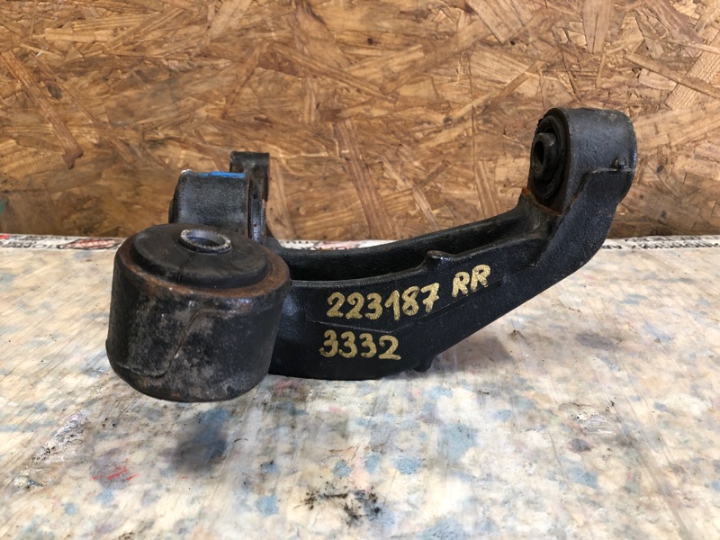 Цапфа задняя правая VENZA 09-16 2015 Минивэн 3.5 2GR-FE