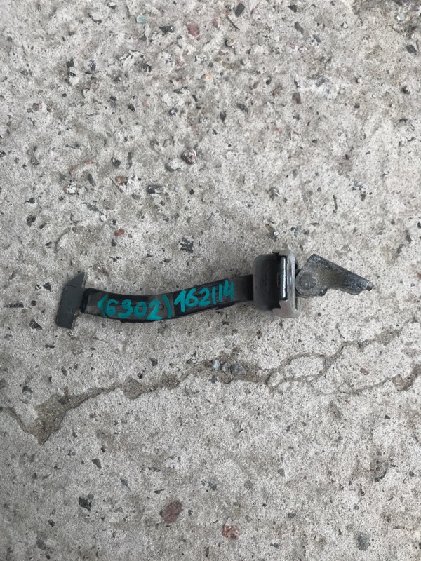 Запчасть ограничитель двери задний левый TOYOTA RAV4 05-12 2008 GSA33 3.5 2GR-FE 68640-42030 Б/У Ограничитель двери задний левый TOYOTA RAV4 05-12 2008 GSA33 3.5 2GR-FE 68640-42030 Б/У