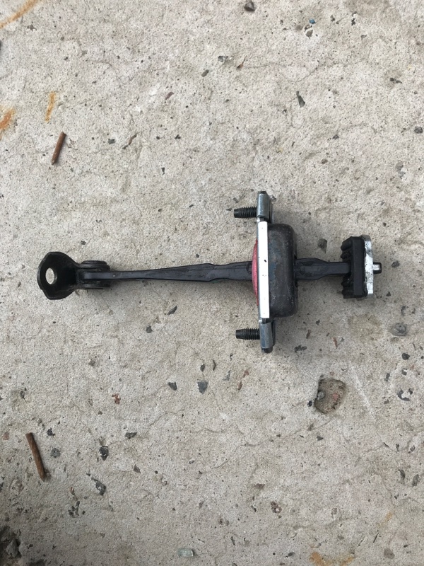 Ограничитель двери передний правый SOUL PS 13-19 2017 PS 1.6 Ограничитель двери передний правый SOUL PS 13-19 2017 PS 1.6