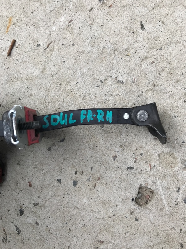 Ограничитель двери передний правый KIA SOUL PS 13-19 PS 1.6 Ограничитель двери передний правый KIA SOUL PS 13-19 PS 1.6