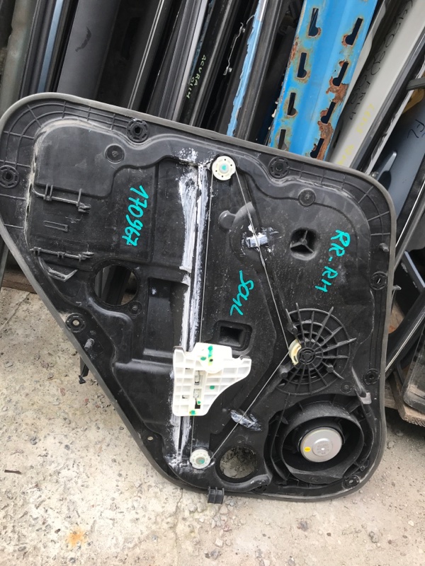 Запчасть стеклоподъемник задний правый KIA SOUL PS 13-19 2014 PS 2.0 83481-B2000 Б/У Стеклоподъемник задний правый KIA SOUL PS 13-19 2014 PS 2.0 83481-B2000 Б/У