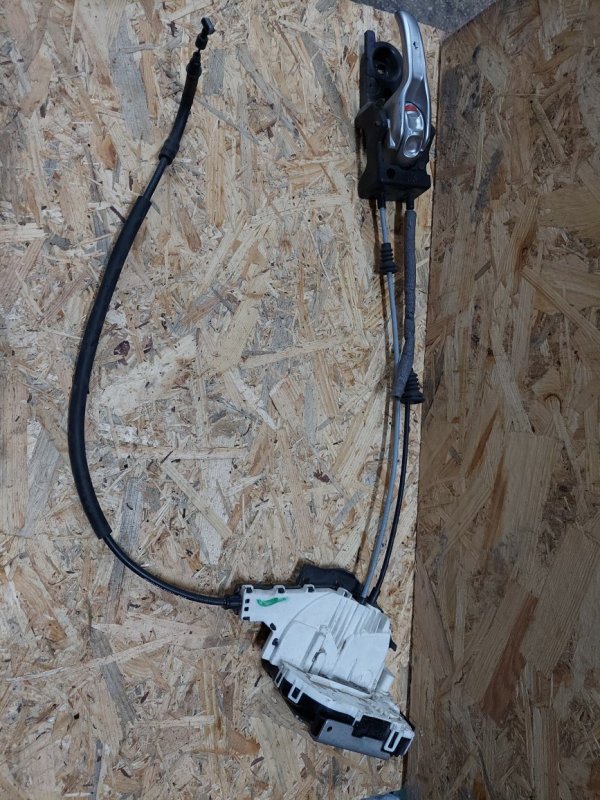 Запчасть замок двери задний левый JEEP CHEROKEE 14- 2015 Внедорожник 2.4 4589915AD Б/У Замок двери задний левый JEEP CHEROKEE 14- 2015 Внедорожник 2.4 4589915AD Б/У