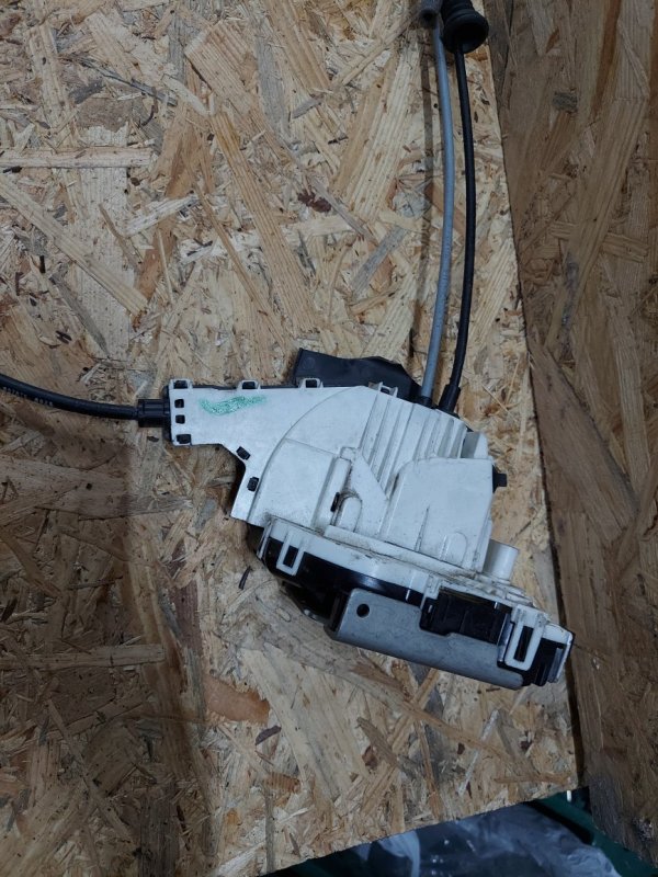 Замок двери задний левый JEEP CHEROKEE 14- Внедорожник 2.4 Замок двери задний левый JEEP CHEROKEE 14- Внедорожник 2.4