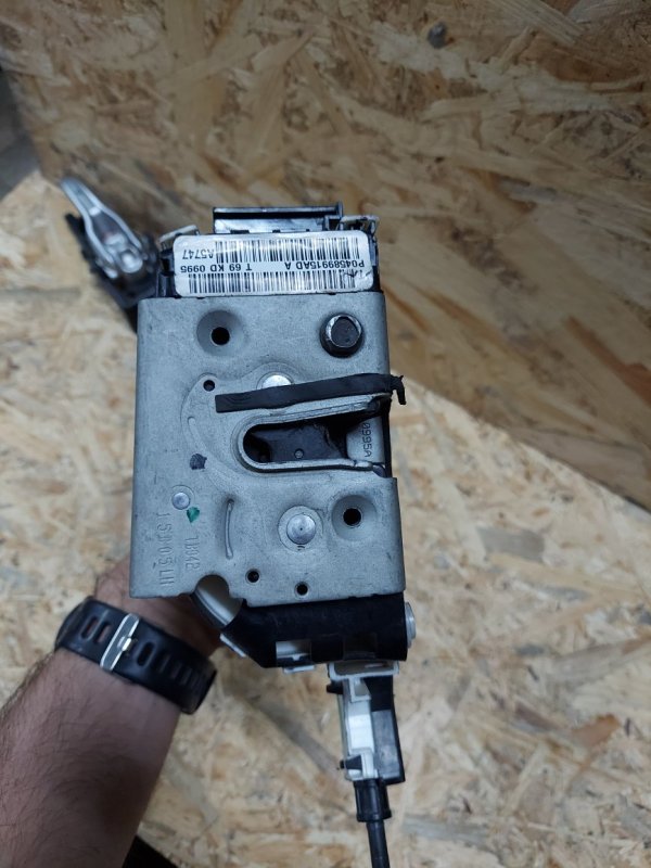 Замок двери задний левый CHEROKEE 14- 2015 Внедорожник 2.4 Замок двери задний левый CHEROKEE 14- 2015 Внедорожник 2.4