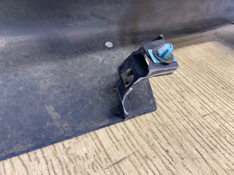 Накладка порога наружная правая 200 14-16 2015 UF 2.4 ED6