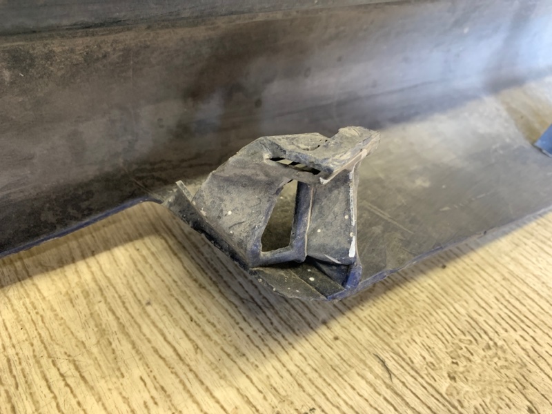 Накладка порога наружная правая 200 14-16 2015 UF 2.4 ED6