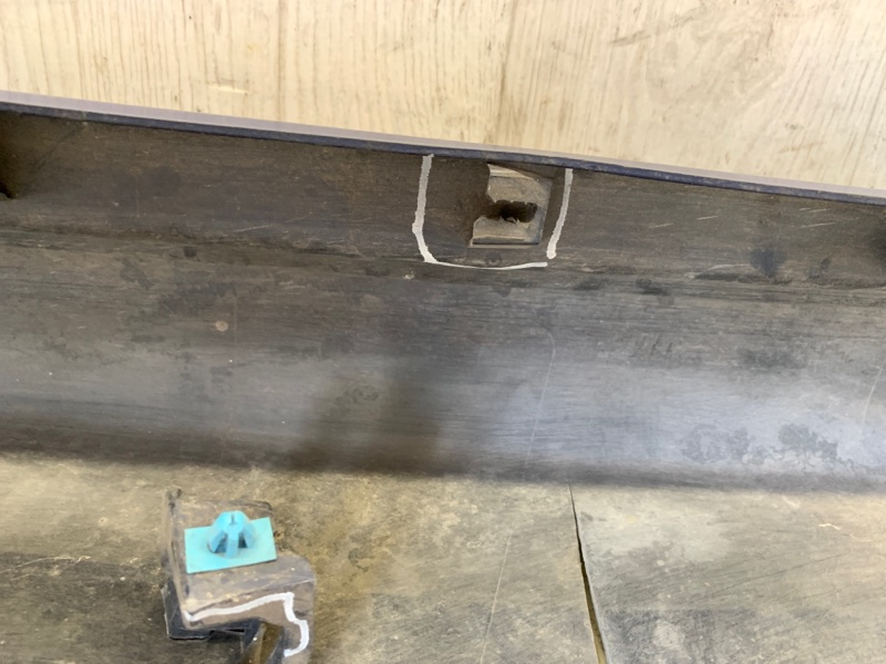 Накладка порога наружная правая 200 14-16 2015 UF 2.4 ED6