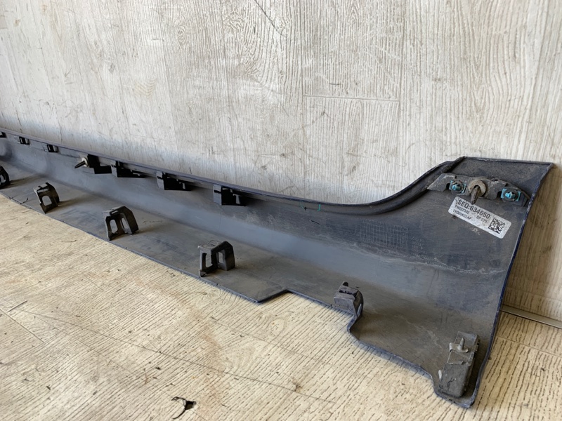 Накладка порога наружная правая 200 14-16 2015 UF 2.4 ED6