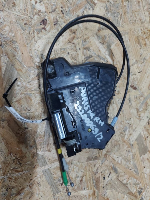 Замок двери передний правый AURIS 06-12