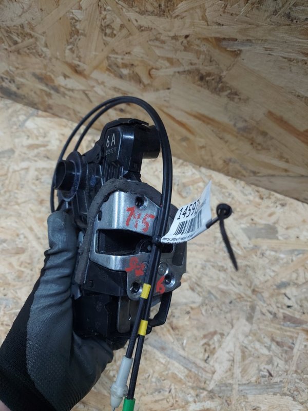 Замок двери передний правый AURIS 06-12