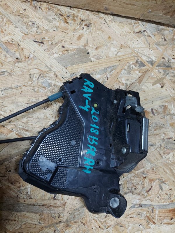 Замок двери передний правый RAV4 05-12 Замок двери передний правый RAV4 05-12