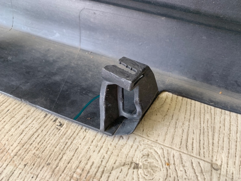 Накладка порога наружная левая 200 14-16 2015 UF 2.4 ED6