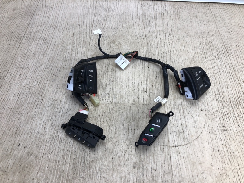 Кнопки на руль KIA OPTIMA TF 11-16 2011 TF 2.4 G4KJ 96720-2T120CA Б/У