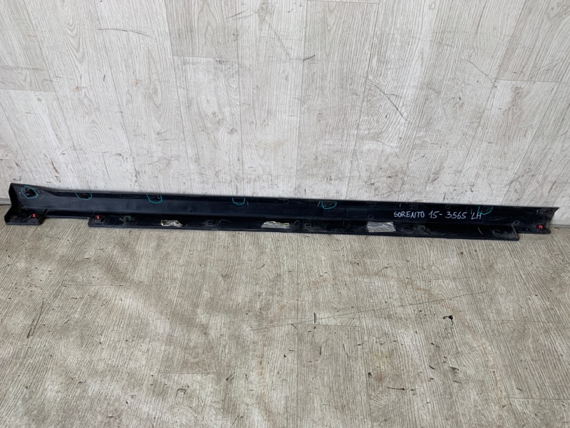 Накладка порога наружная левая SORENTO UM 14- 2015 UM 2.4 G4KJ