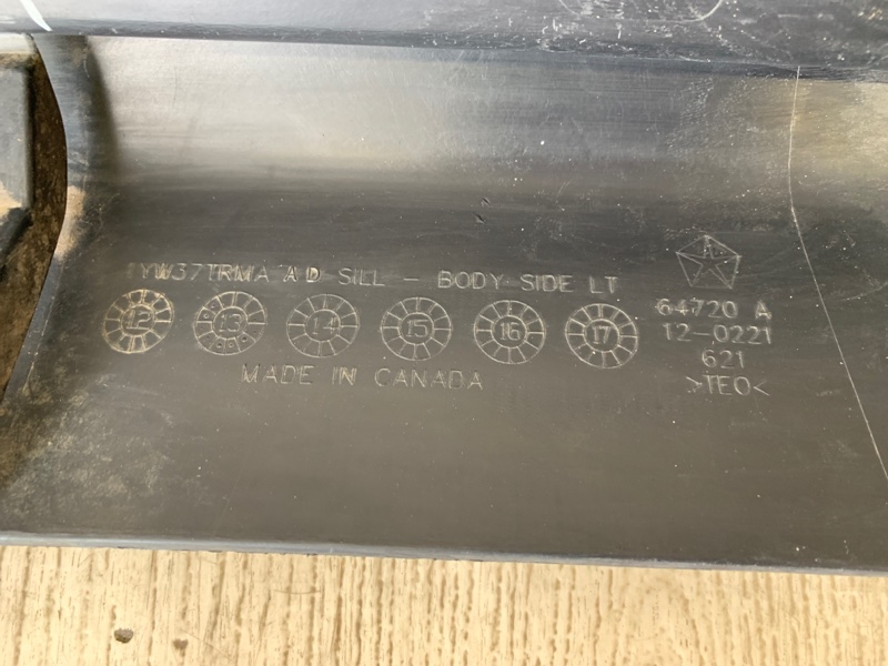 Накладка порога наружная левая CHEROKEE 14- 2014 KL 3.2 EHB Накладка порога наружная левая CHEROKEE 14- 2014 KL 3.2 EHB