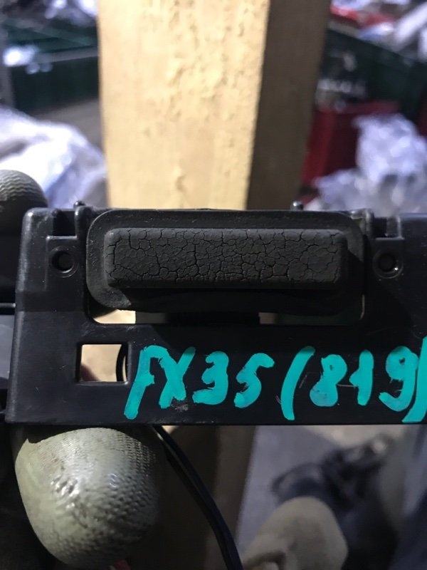 Кнопка открывания багажника наружная INFINITI FX S50 03-08 Внедорожник 3.5 Кнопка открывания багажника наружная INFINITI FX S50 03-08 Внедорожник 3.5