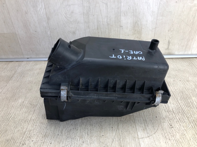 Запчасть корпус воздушного фильтра JEEP PATRIOT 10-17 2010 MK74 2.0 ECN 5183089AA Б/У Корпус воздушного фильтра JEEP PATRIOT 10-17 2010 MK74 2.0 ECN 5183089AA Б/У