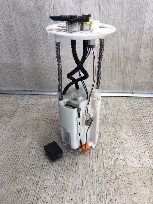 Запчасть топливный насос TOYOTA 4RUNNER 10-16 2016 GRN285 4.0 1GRFE 77020-35151 Б/У Топливный насос TOYOTA 4RUNNER 10-16 2016 GRN285 4.0 1GRFE 77020-35151 Б/У