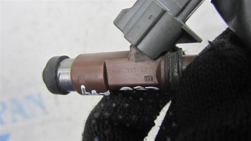 Запчасть форсунка топливная SUBARU LEGACY 09-15 BM 2010 Седан 2.5 EJ253 16611AA78A Б/У Форсунка топливная SUBARU LEGACY 09-15 BM 2010 Седан 2.5 EJ253 16611AA78A Б/У