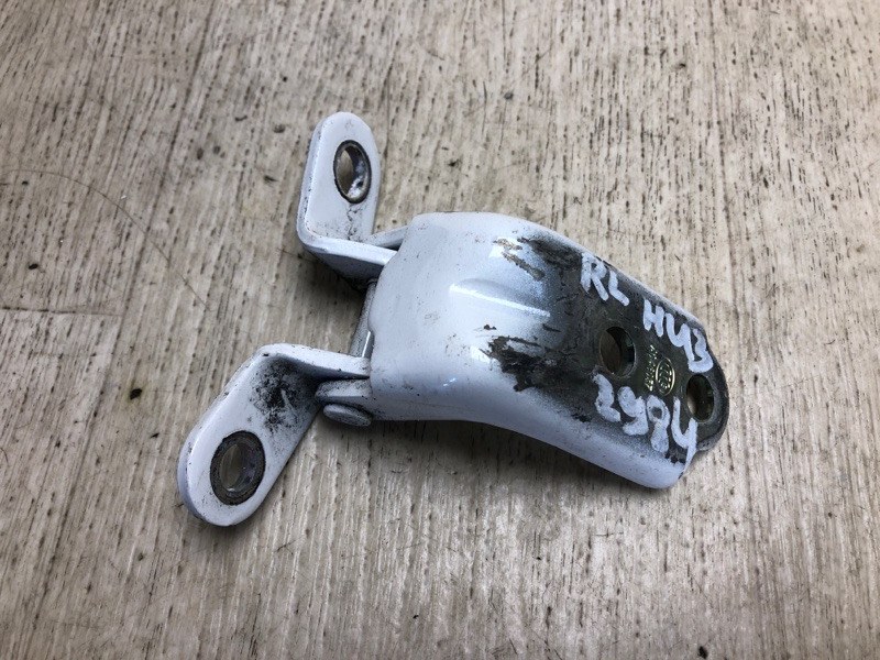 Запчасть петля двери нижняя задняя левая HYUNDAI SONATA YF 10-14 2014 YF 2.0 G4KH 79310-2E000 Б/У Петля двери нижняя задняя левая HYUNDAI SONATA YF 10-14 2014 YF 2.0 G4KH 79310-2E000 Б/У