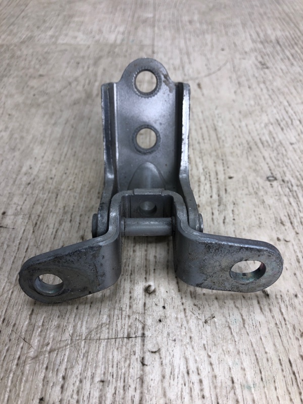 Петля двери нижняя задняя левая SONATA YF 10-14 2012 YF 2.4 G4KK Петля двери нижняя задняя левая SONATA YF 10-14 2012 YF 2.4 G4KK