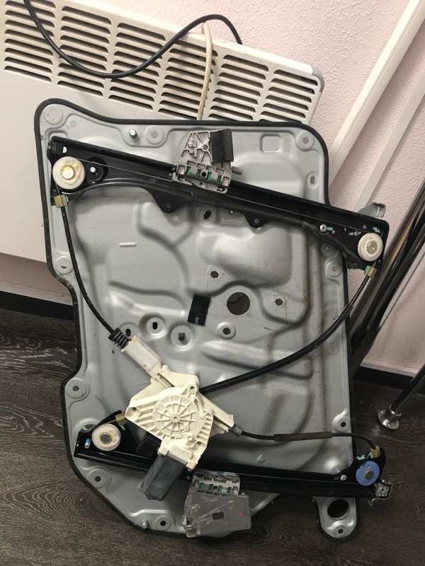 Стеклоподъемник передний левый G25/G35/G37/Q40 06-14 2009 COUPE 3.7 VQ37VHR Стеклоподъемник передний левый G25/G35/G37/Q40 06-14 2009 COUPE 3.7 VQ37VHR