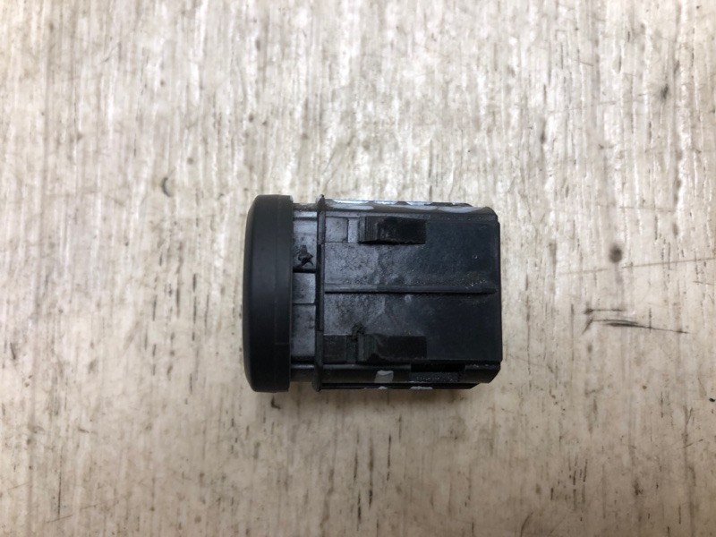 Кнопка открывания багажника внутренняя CRUZE 15- 2019 J400 1.4T LE2 Кнопка открывания багажника внутренняя CRUZE 15- 2019 J400 1.4T LE2