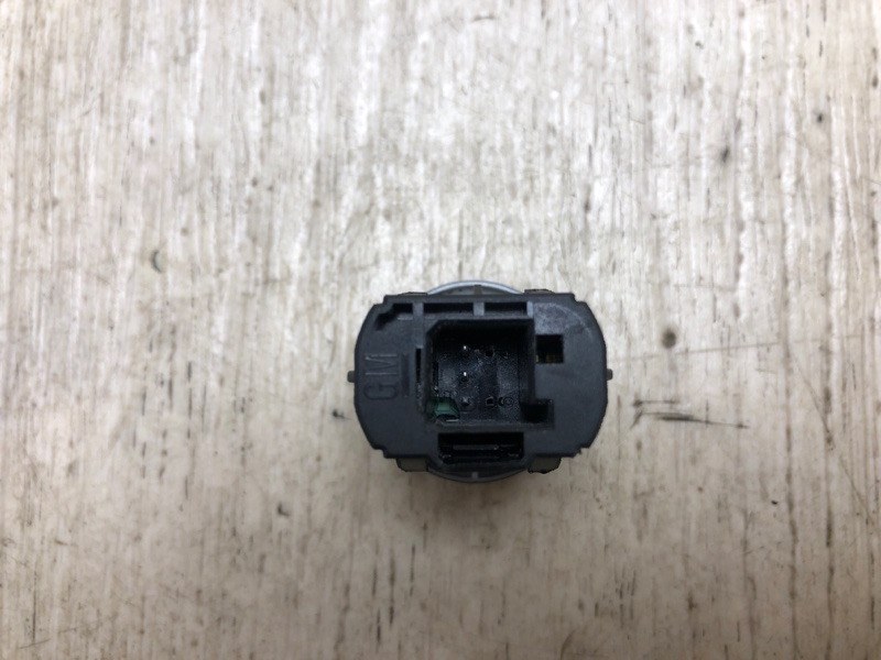 Кнопка открывания багажника внутренняя CRUZE 15- 2019 J400 1.4T LE2 Кнопка открывания багажника внутренняя CRUZE 15- 2019 J400 1.4T LE2