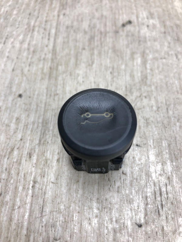 Кнопка открывания багажника внутренняя CRUZE 15- 2019 J400 1.4T LE2 Кнопка открывания багажника внутренняя CRUZE 15- 2019 J400 1.4T LE2