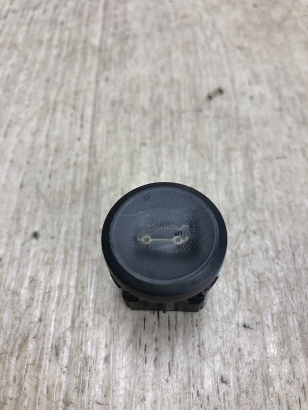 Кнопка открывания багажника внутренняя CRUZE 15- 2019 J400 1.4T LE2 Кнопка открывания багажника внутренняя CRUZE 15- 2019 J400 1.4T LE2