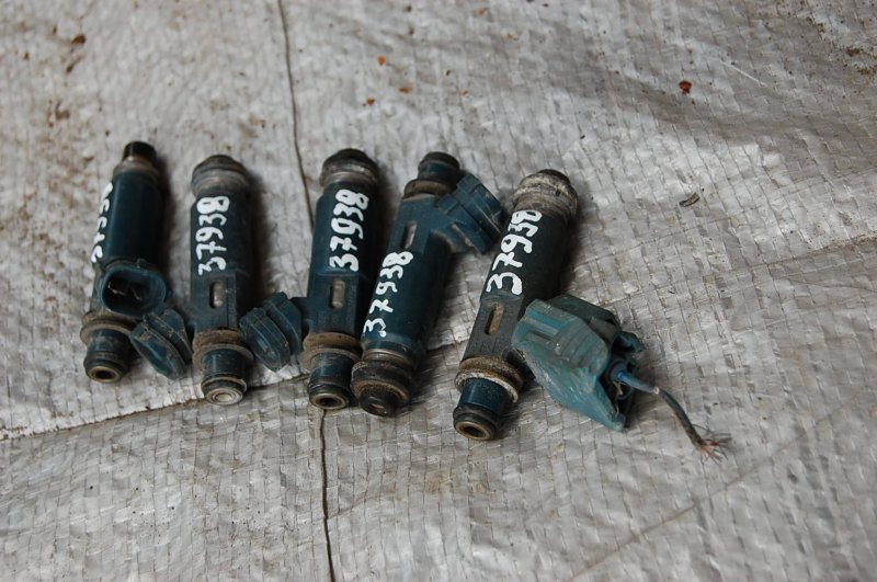 Запчасть форсунка топливная LEXUS GX470 02-09 23209-50040 Б/У Форсунка топливная LEXUS GX470 02-09 23209-50040 Б/У