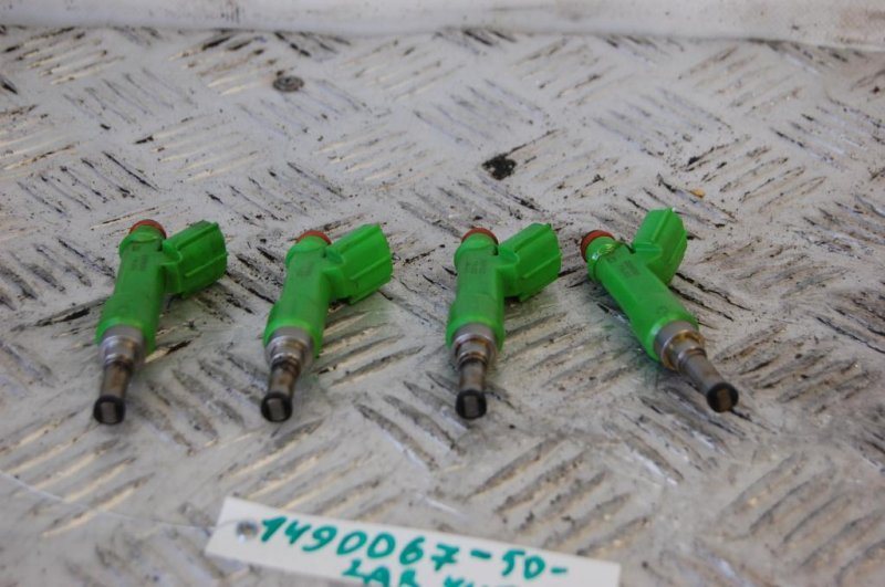 Запчасть форсунка топливная TOYOTA CAMRY 55 14-17 2015 ASV50 2.5 2ARFE 23209-09175 Б/У Форсунка топливная TOYOTA CAMRY 55 14-17 2015 ASV50 2.5 2ARFE 23209-09175 Б/У