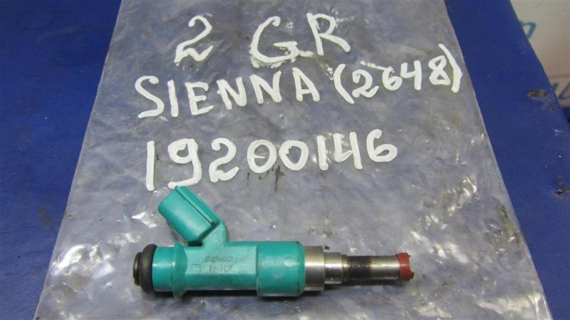 Форсунка топливная TOYOTA SIENNA 11-16 2014 Внедорожник 23209-0P010 Б/У