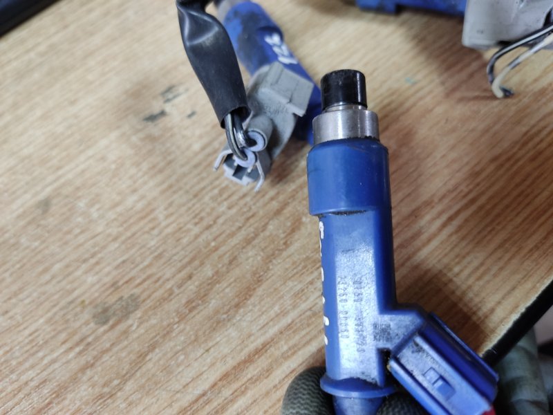 Форсунка топливная AVENSIS 03-08 Форсунка топливная AVENSIS 03-08