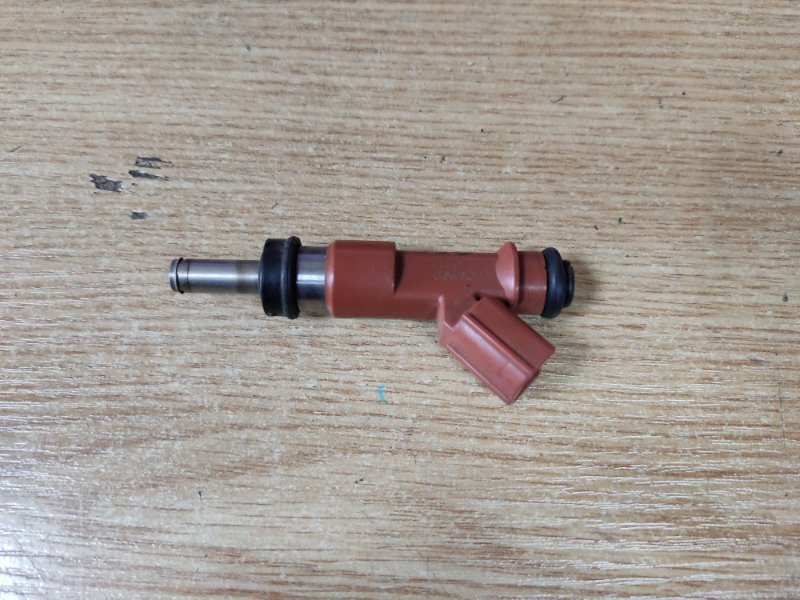 Запчасть форсунка топливная TOYOTA CAMRY 40 06-11 2GR 23209-31050 Б/У Форсунка топливная TOYOTA CAMRY 40 06-11 2GR 23209-31050 Б/У