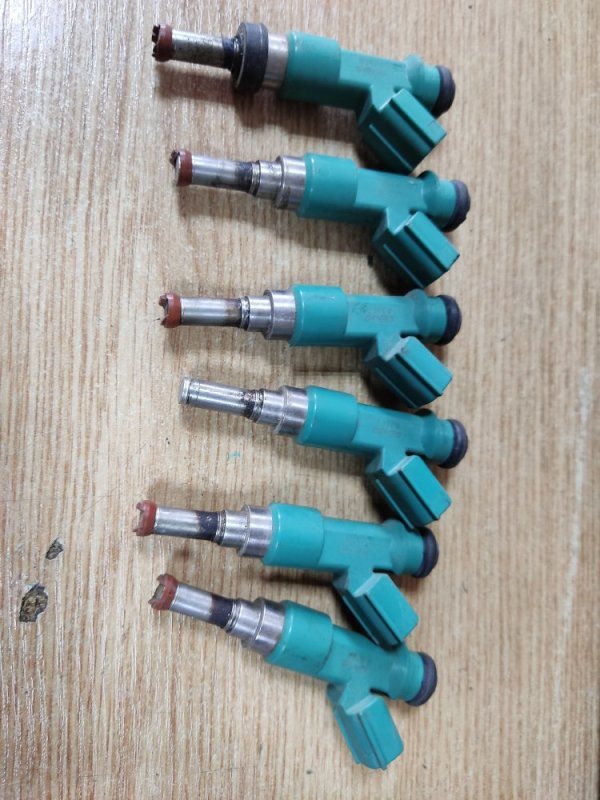 Запчасть форсунка топливная TOYOTA SIENNA 11-16 2011 GSL30 3.5 2GR-FE 23209-0P010 Б/У Форсунка топливная TOYOTA SIENNA 11-16 2011 GSL30 3.5 2GR-FE 23209-0P010 Б/У