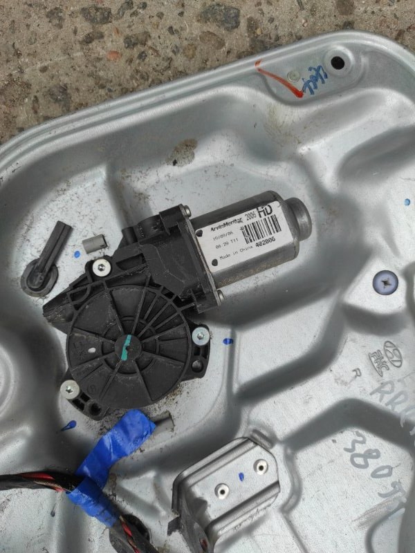 Стеклоподъемник задний правый HYUNDAI ELANTRA HD 06-11