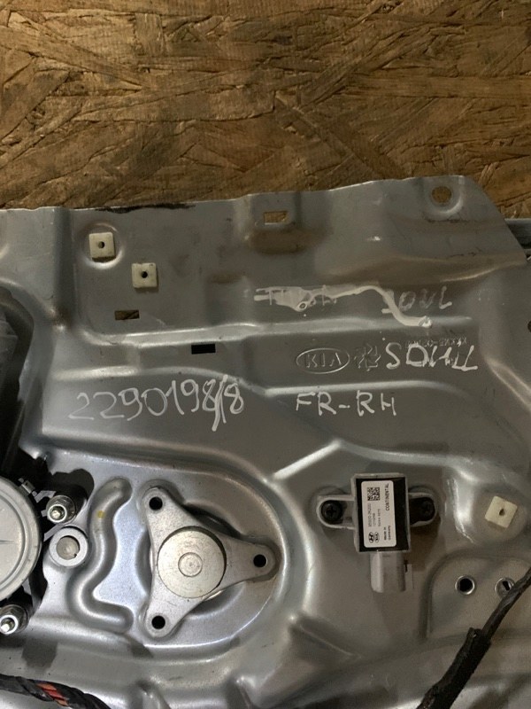 Стеклоподъемник передний правый SOUL AM 08-13 Стеклоподъемник передний правый SOUL AM 08-13