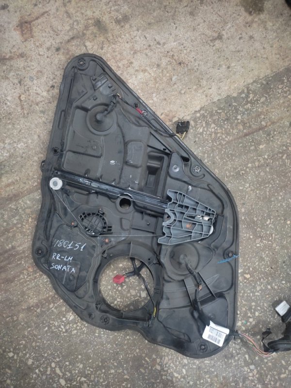 Запчасть стеклоподъемник задний левый HYUNDAI SONATA YF 10-14 83471-3Q000 Б/У Стеклоподъемник задний левый HYUNDAI SONATA YF 10-14 83471-3Q000 Б/У