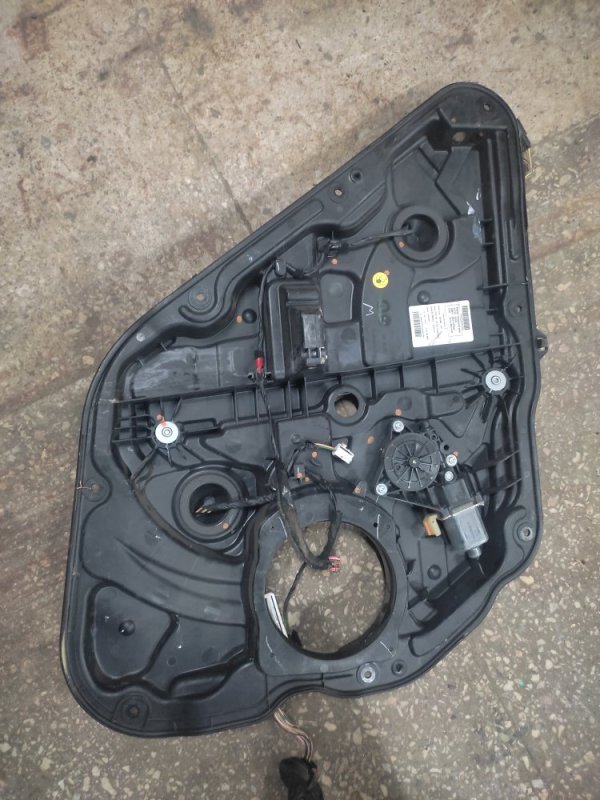 Стеклоподъемник задний левый SONATA YF 10-14 Стеклоподъемник задний левый SONATA YF 10-14