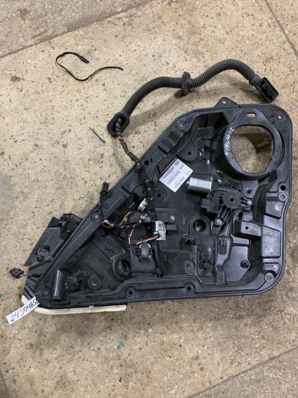 Стеклоподъемник задний правый INFINITI QX30 16-20 82720-5DM0A Б/У