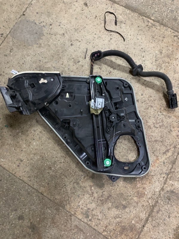 Стеклоподъемник задний правый INFINITI QX30 16-20