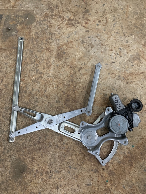 Запчасть стеклоподъемник задний левый TOYOTA PRIUS - 30 09-17 69802-52070 Б/У Стеклоподъемник задний левый TOYOTA PRIUS - 30 09-17 69802-52070 Б/У