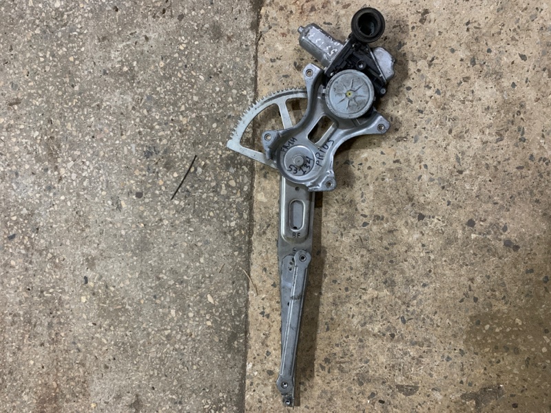 Запчасть стеклоподъемник передний левый TOYOTA PRIUS - 30 09-17 69802-52070 Б/У Стеклоподъемник передний левый TOYOTA PRIUS - 30 09-17 69802-52070 Б/У